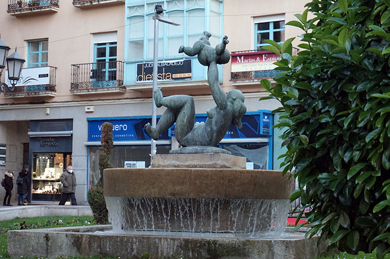 estatua baltasar lobo plaza de zorrilla de zamora